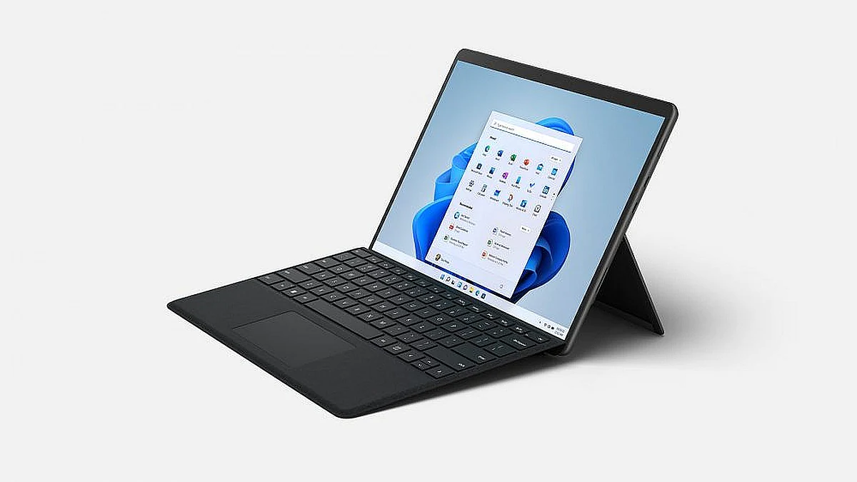 تبلت مایکروسافت مدل Surface Pro 9-i7 ظرفیت 256 گیگابایت و رم 16 گیگابایت به همراه کیبورد Signature و قلم Slim Pen 2